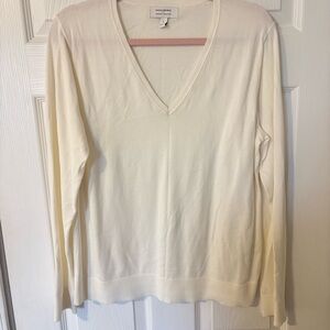 Banana Republic Cream V-Neck Pullover Forever Sweater